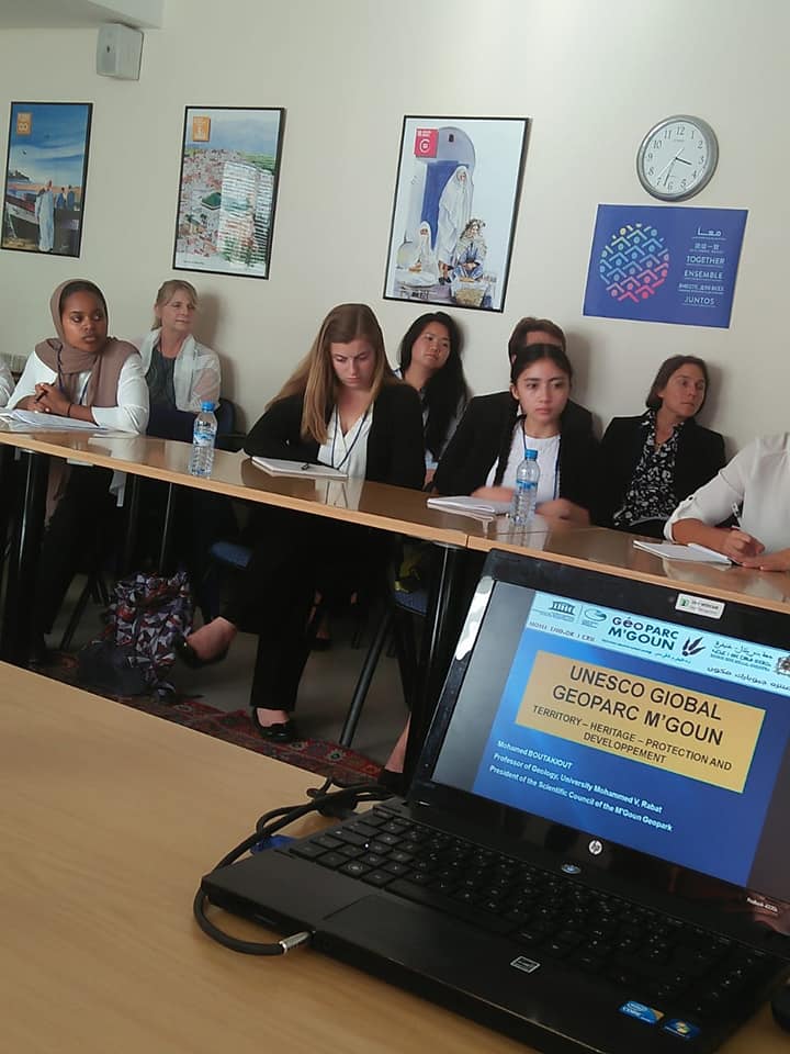 Le bureau de l'UNESCO à Rabat à invité Mohamed Boutakiout (professeur ,président du Conseil Scientifique du Géoparc M'Goun) pour une conférence sur les caractéristiques naturelles, culturelles et patrimoniales  du Géoparc M'Goun devant une délégation amér