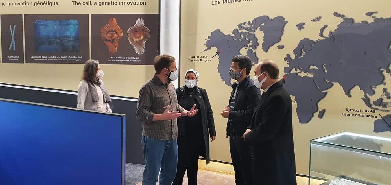 زيارة القائم بالأعمال بسفارة الولايات المتحدة الأمريكية بالمغرب لمتحف جيوبارك مكون